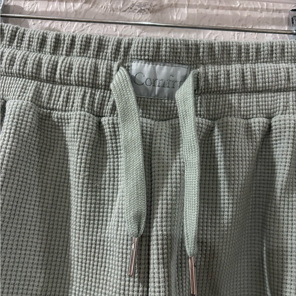 Comfrt Waffle Knit Lounge Casual Shorts in Sage Green Adjustable waist size L - Picture 3 of 7